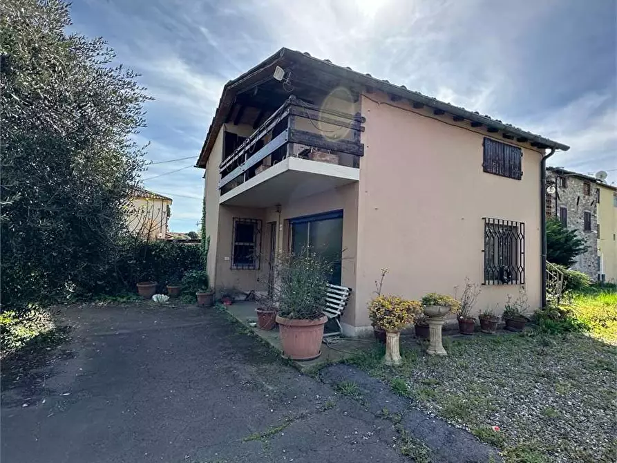 Immagine 1 di Porzione di casa in vendita  in Carraia a Capannori