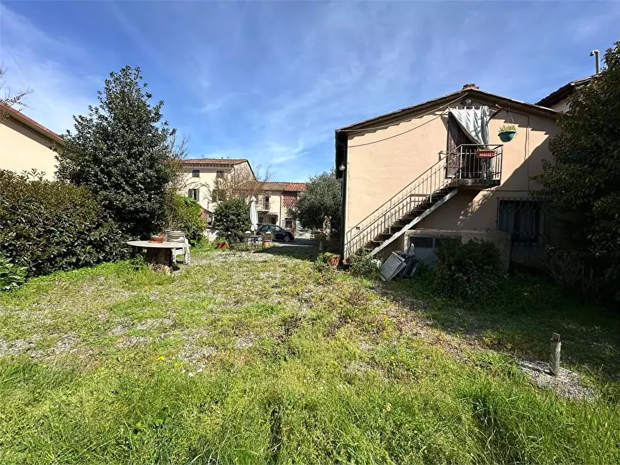 Immagine 2 di Porzione di casa in vendita  in Carraia a Capannori
