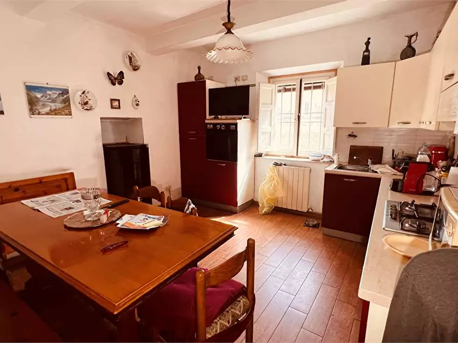 Immagine 11 di Rustico / casale in vendita  in vicopelago a Lucca