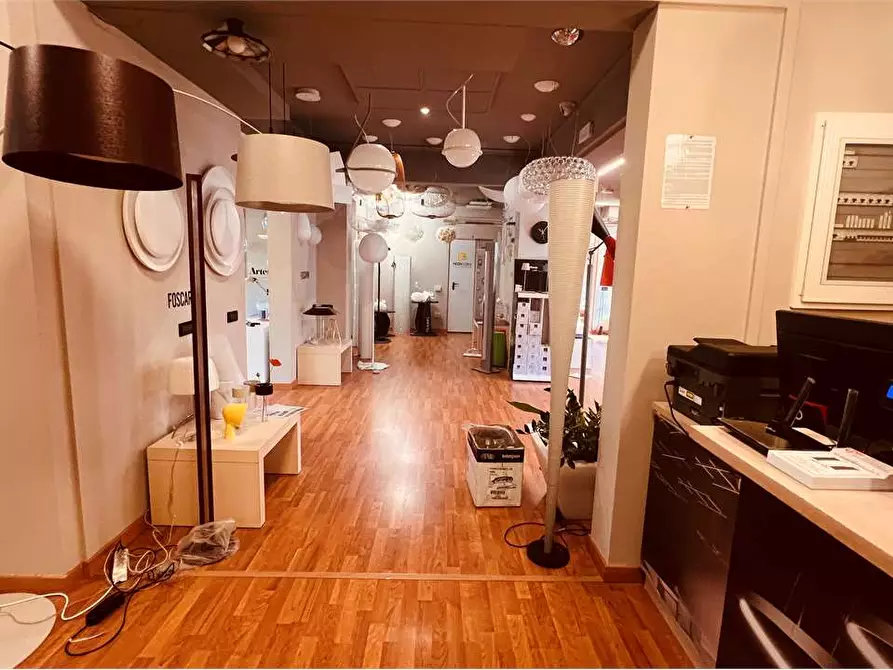 Immagine 33 di Appartamento in vendita  in San Marco a Lucca