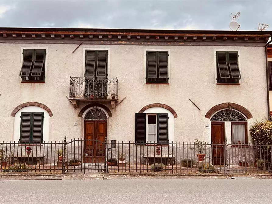 Immagine 1 di Villa in vendita  in via dei ceccotti a Capannori