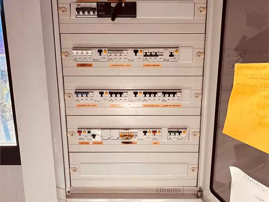 Immagine 27 di Ufficio in vendita  in via di sottopoggio a Capannori