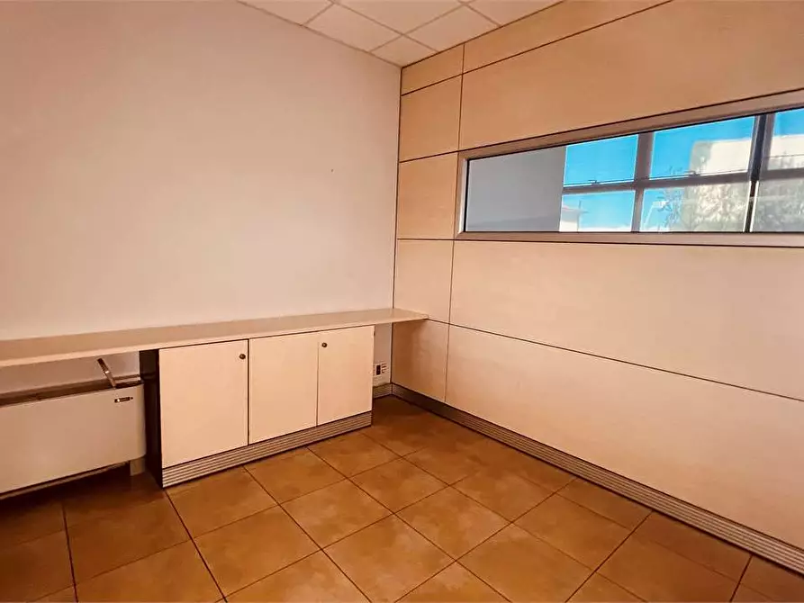 Immagine 20 di Ufficio in vendita  in via di sottopoggio a Capannori
