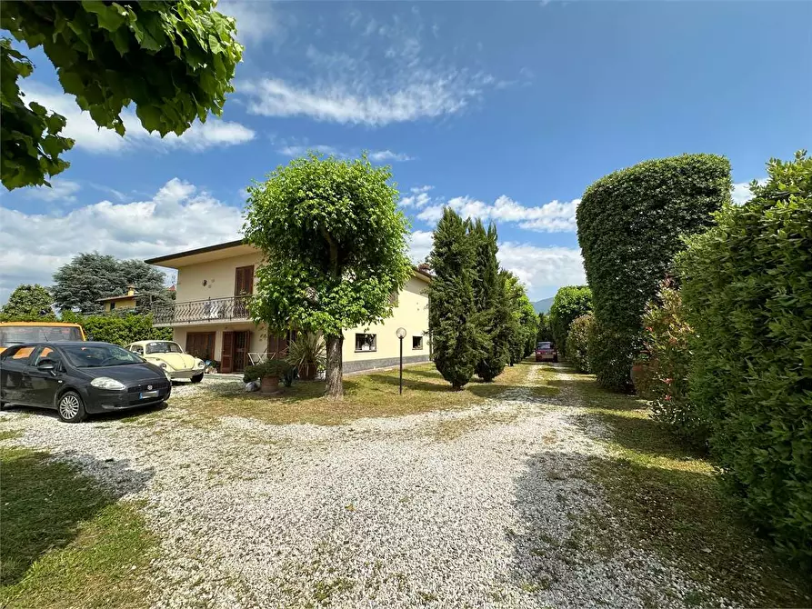 Immagine 3 di Villa in vendita  in Via Lombarda a Capannori