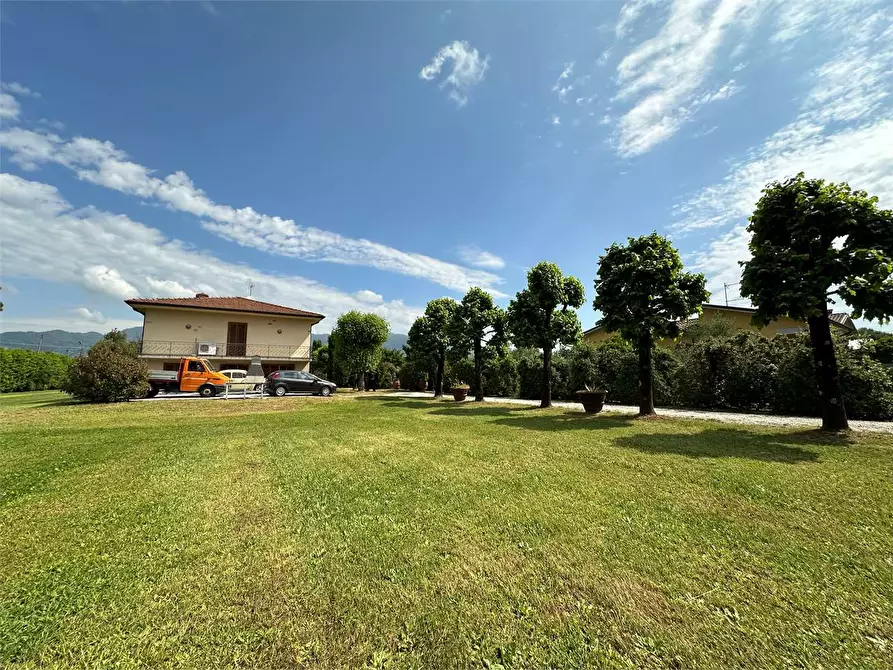 Immagine 6 di Villa in vendita  in Via Lombarda a Capannori