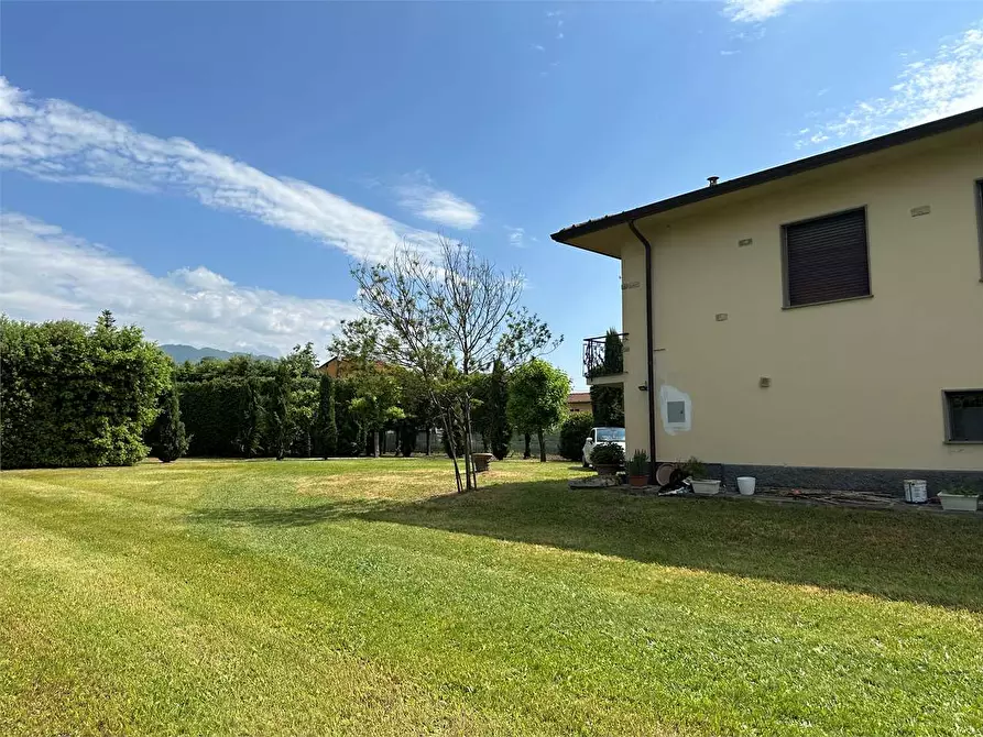 Immagine 7 di Villa in vendita  in Via Lombarda a Capannori