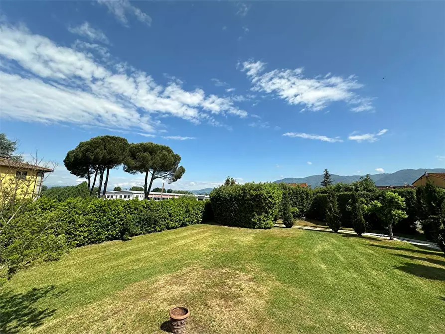 Immagine 43 di Villa in vendita  in Via Lombarda a Capannori
