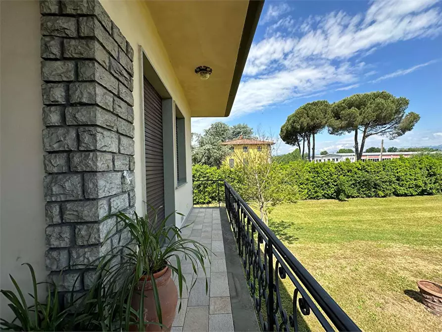 Immagine 19 di Villa in vendita  in Via Lombarda a Capannori