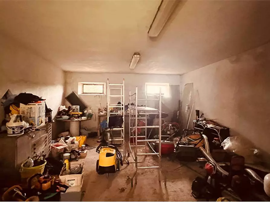 Immagine 28 di Porzione di casa in vendita  in via delle ville  493 a Capannori