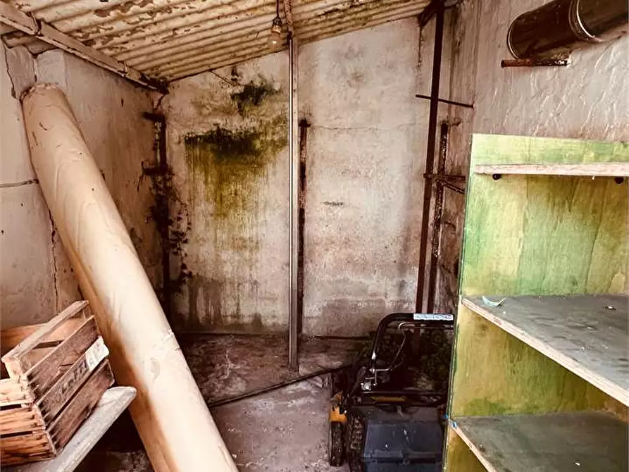 Immagine 29 di Porzione di casa in vendita  in via delle ville  493 a Capannori