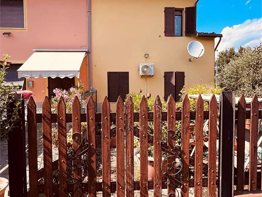 Immagine 1 di Porzione di casa in vendita  in via romana a Altopascio