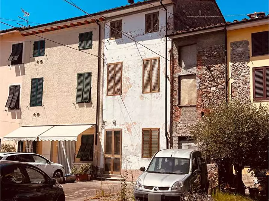 Immagine 1 di Porzione di casa in vendita  in VIA DI TEMPAGNANO a Lucca