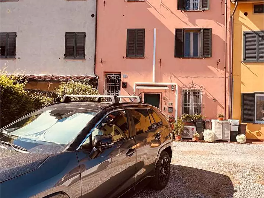 Immagine 1 di Porzione di casa in vendita  in Via Pisana  a Lucca