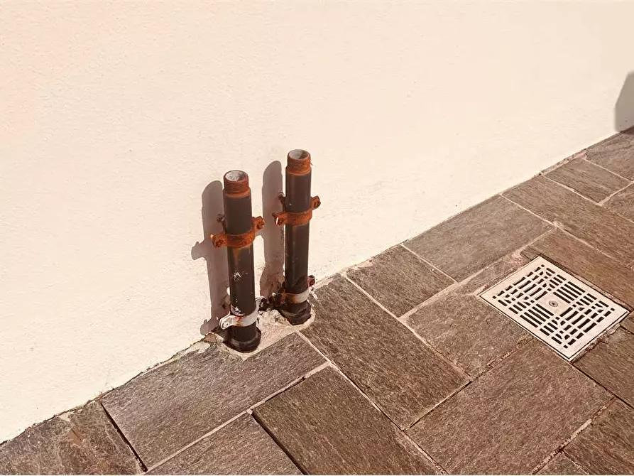 Immagine 24 di Negozio in affitto  in via delle ville  493 a Capannori