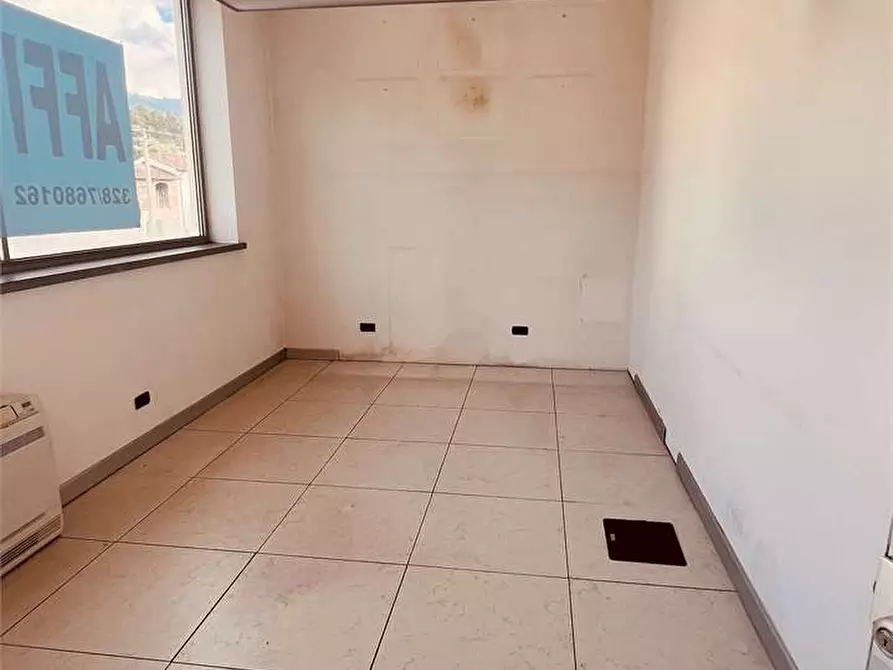 Immagine 20 di Negozio in affitto  in via delle ville  493 a Capannori
