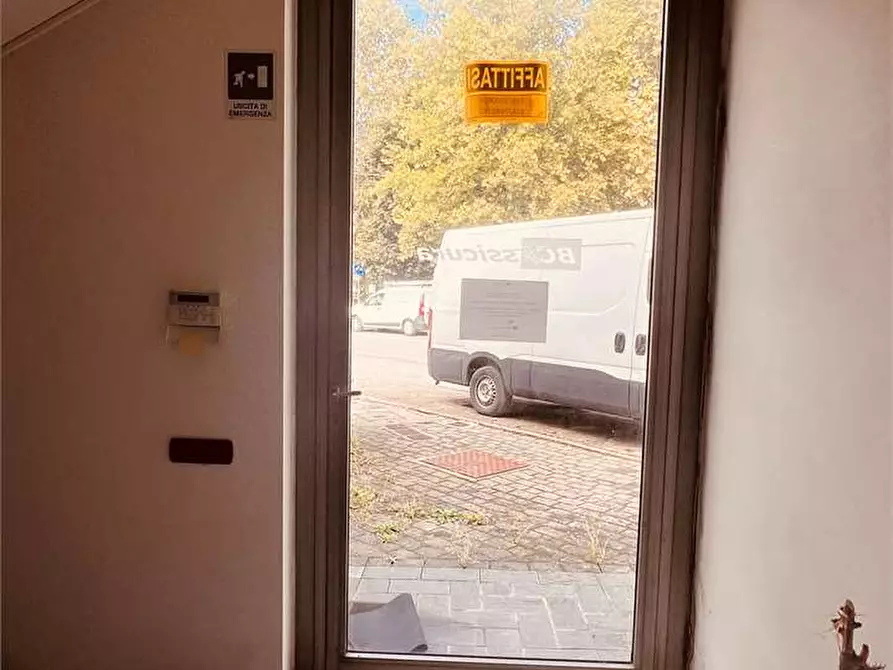 Immagine 13 di Negozio in affitto  in via delle ville  493 a Capannori