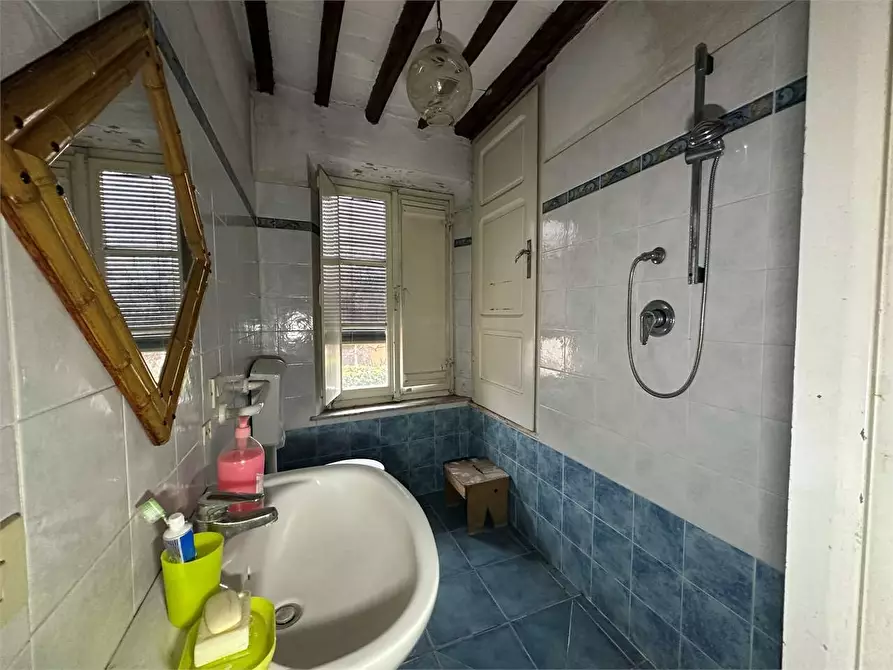 Immagine 18 di Porzione di casa in vendita  in via larga a Lucca