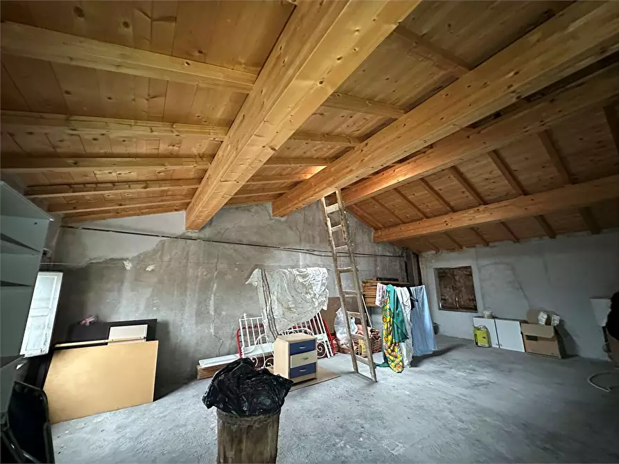 Immagine 24 di Porzione di casa in vendita  in via larga a Lucca