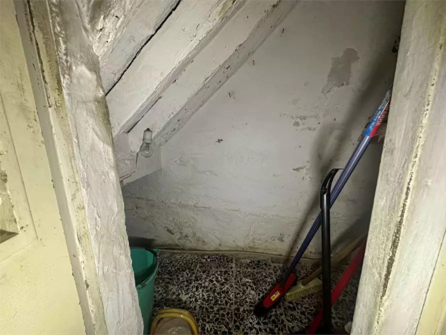 Immagine 9 di Porzione di casa in vendita  in via larga a Lucca