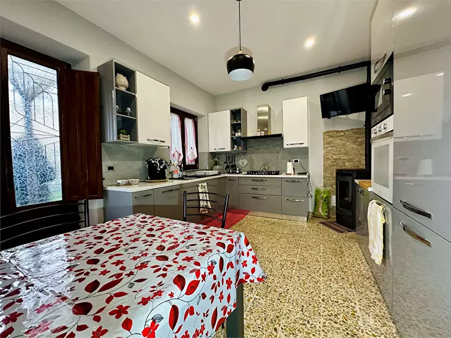 Immagine 2 di Rustico / casale in vendita  in via dei ramacciotti 4 a Capannori