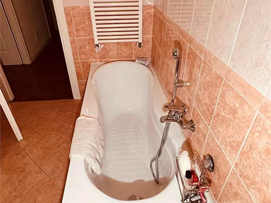 Immagine 11 di Villetta a schiera in vendita  a Lucca