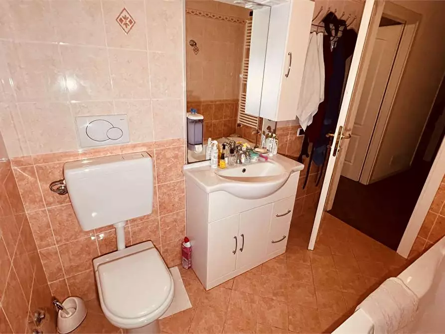 Immagine 12 di Villetta a schiera in vendita  a Lucca