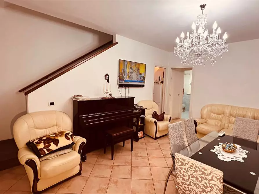 Immagine 2 di Villetta a schiera in vendita  a Lucca