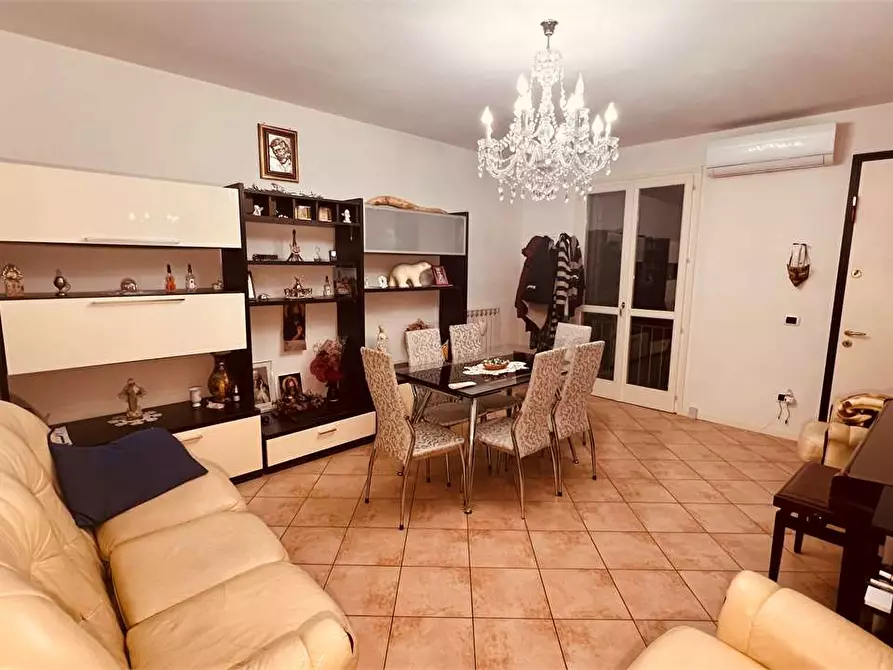 Immagine 1 di Villetta a schiera in vendita  a Lucca