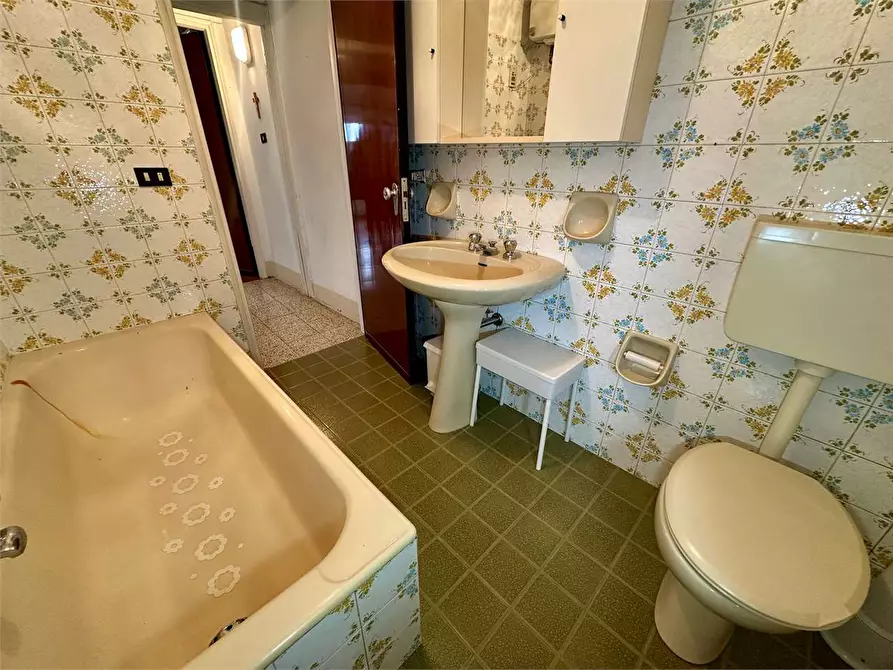 Immagine 23 di Porzione di casa in vendita  in via delle ville 493 a Capannori