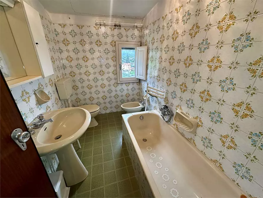 Immagine 24 di Porzione di casa in vendita  in via delle ville 493 a Capannori