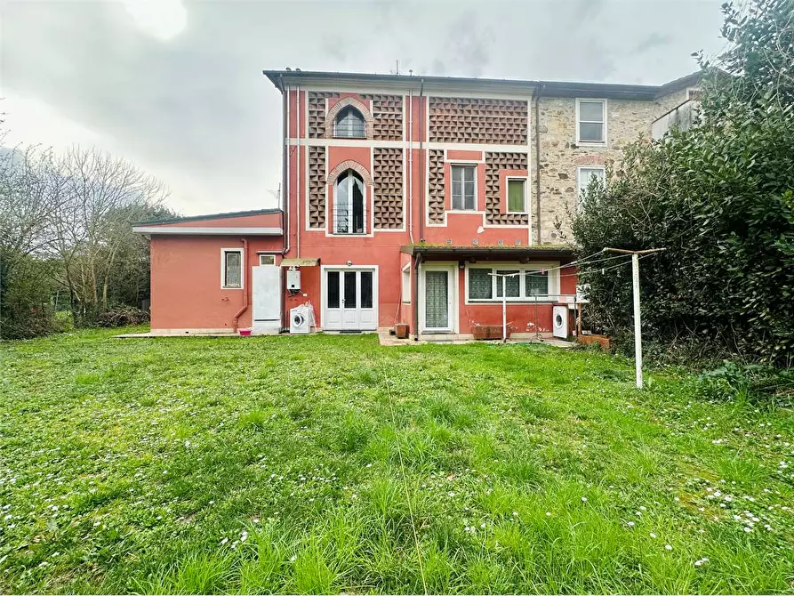 Immagine 30 di Porzione di casa in vendita  in via carlo piaggia a Lucca