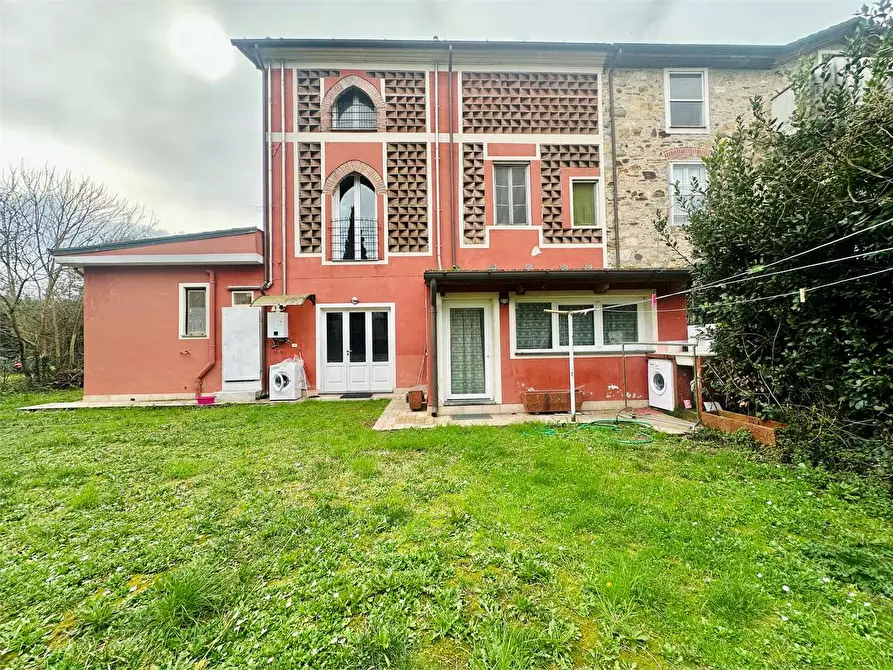 Immagine 31 di Porzione di casa in vendita  in via carlo piaggia a Lucca