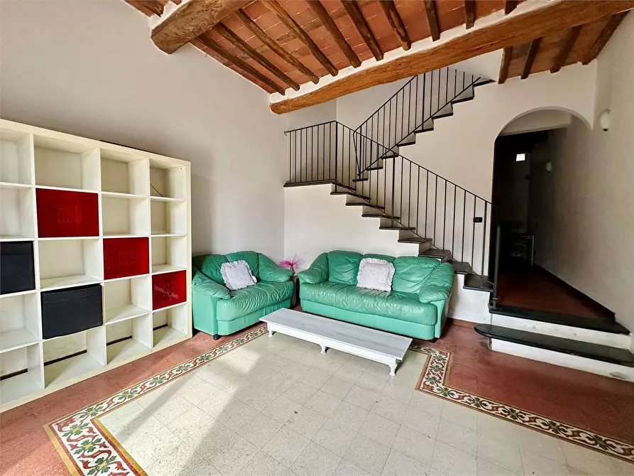 Immagine 3 di Porzione di casa in vendita  in via carlo piaggia a Lucca