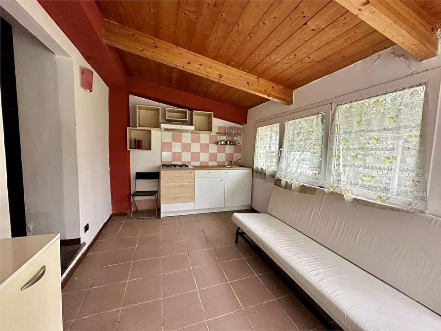 Immagine 9 di Porzione di casa in vendita  in via carlo piaggia a Lucca