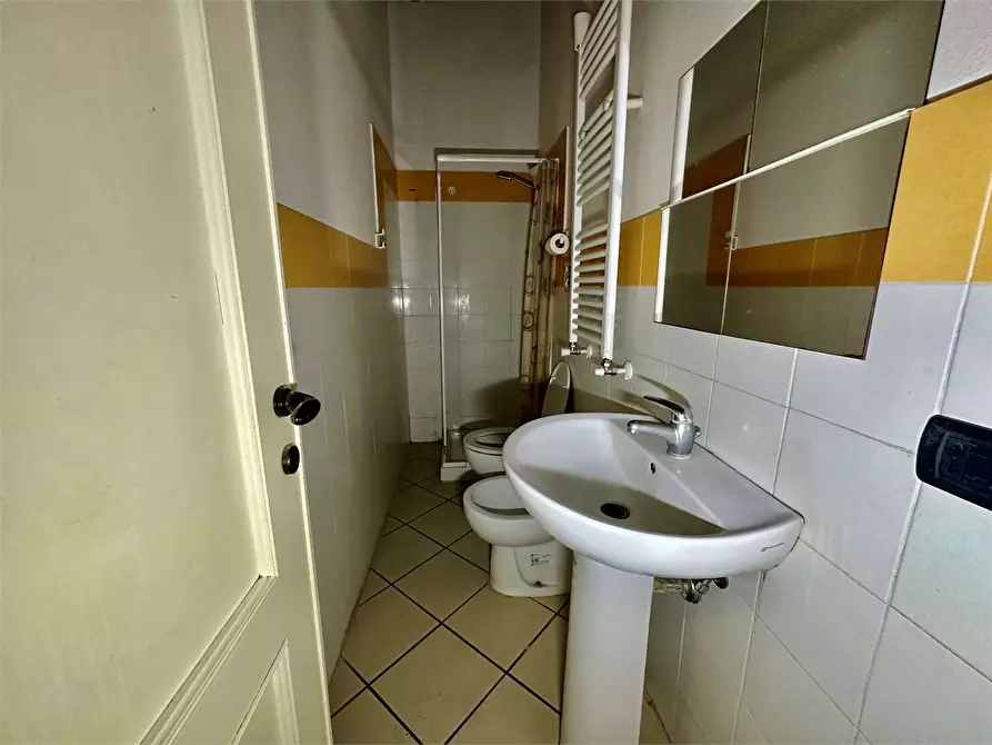 Immagine 28 di Porzione di casa in vendita  in via carlo piaggia a Lucca