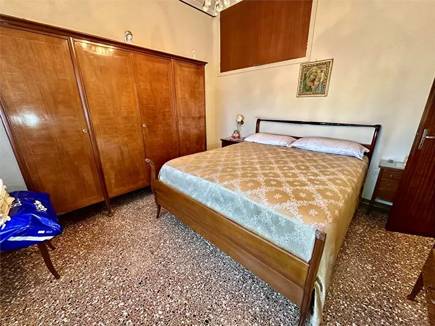 Immagine 24 di Porzione di casa in vendita  in via larga a Lucca