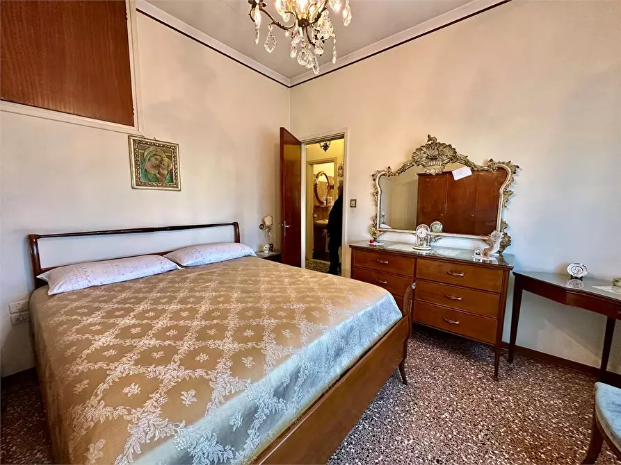 Immagine 25 di Porzione di casa in vendita  in via larga a Lucca