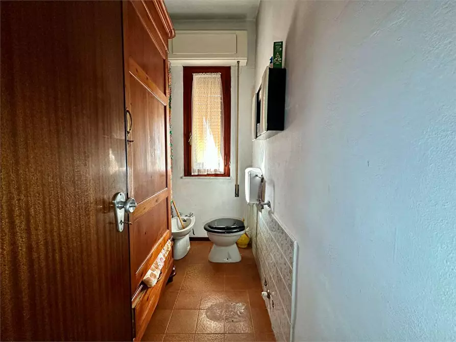 Immagine 33 di Porzione di casa in vendita  in via larga a Lucca