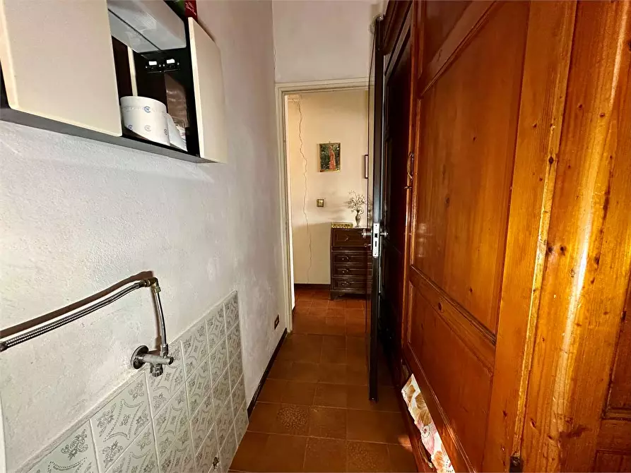 Immagine 34 di Porzione di casa in vendita  in via larga a Lucca