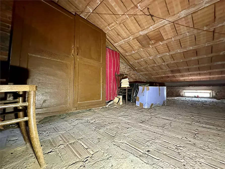 Immagine 36 di Porzione di casa in vendita  in via larga a Lucca