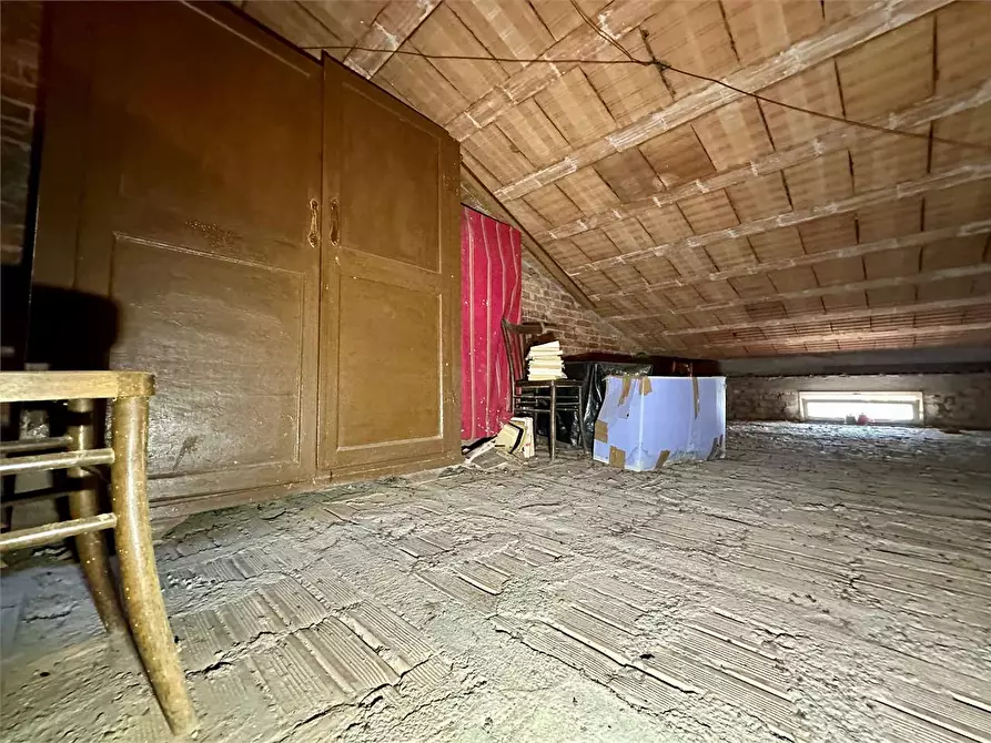 Immagine 37 di Porzione di casa in vendita  in via larga a Lucca