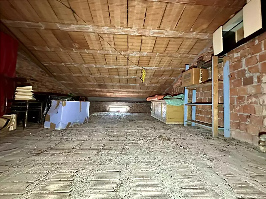 Immagine 38 di Porzione di casa in vendita  in via larga a Lucca