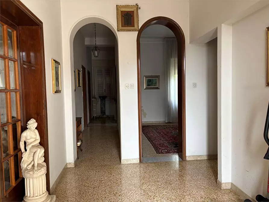 Immagine 1 di Villa in vendita  in ponte a moriano  a Lucca