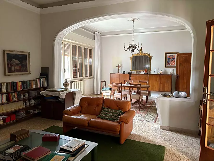 Immagine 2 di Villa in vendita  in ponte a moriano  a Lucca