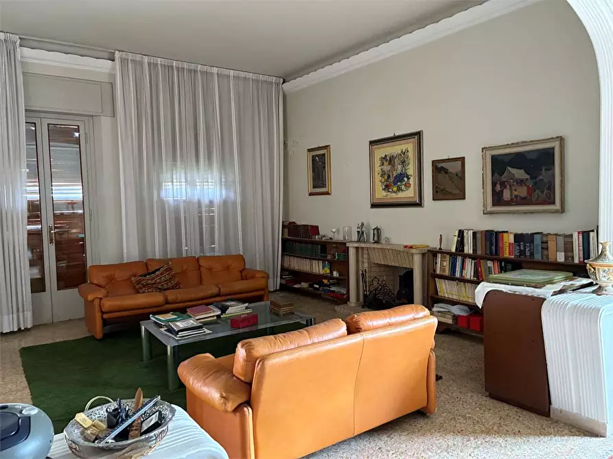 Immagine 5 di Villa in vendita  in ponte a moriano  a Lucca