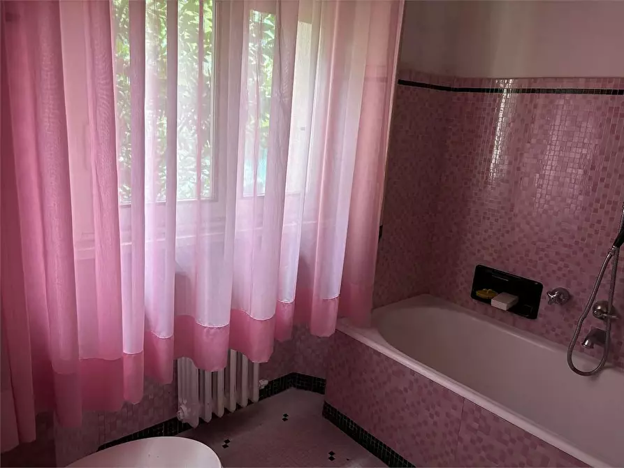 Immagine 29 di Villa in vendita  in ponte a moriano  a Lucca