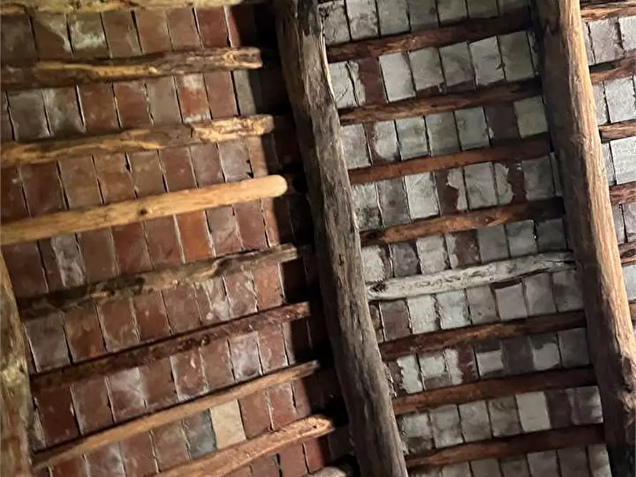 Immagine 15 di Porzione di casa in vendita  in Via delle Ville  493 a Capannori