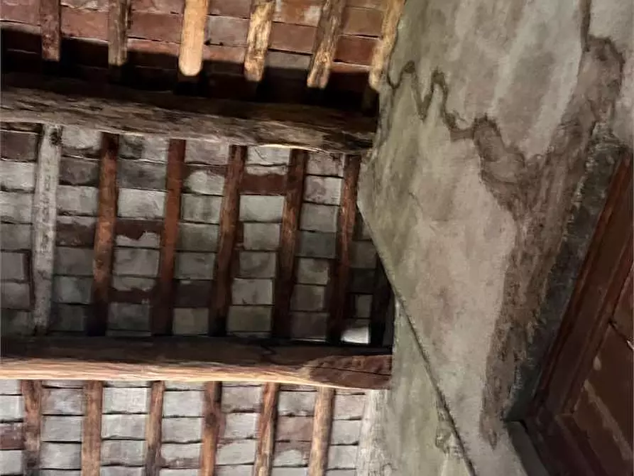 Immagine 13 di Porzione di casa in vendita  in Via delle Ville  493 a Capannori