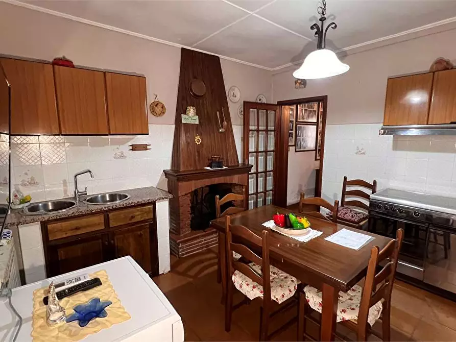 Immagine 6 di Porzione di casa in vendita  in Via delle Ville  493 a Capannori