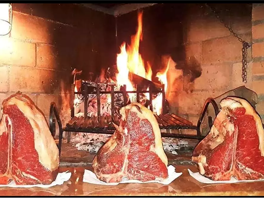 Immagine 1 di Hotel in vendita  in Capannori a Capannori